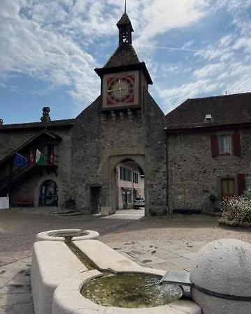 Au Leman Apartment *